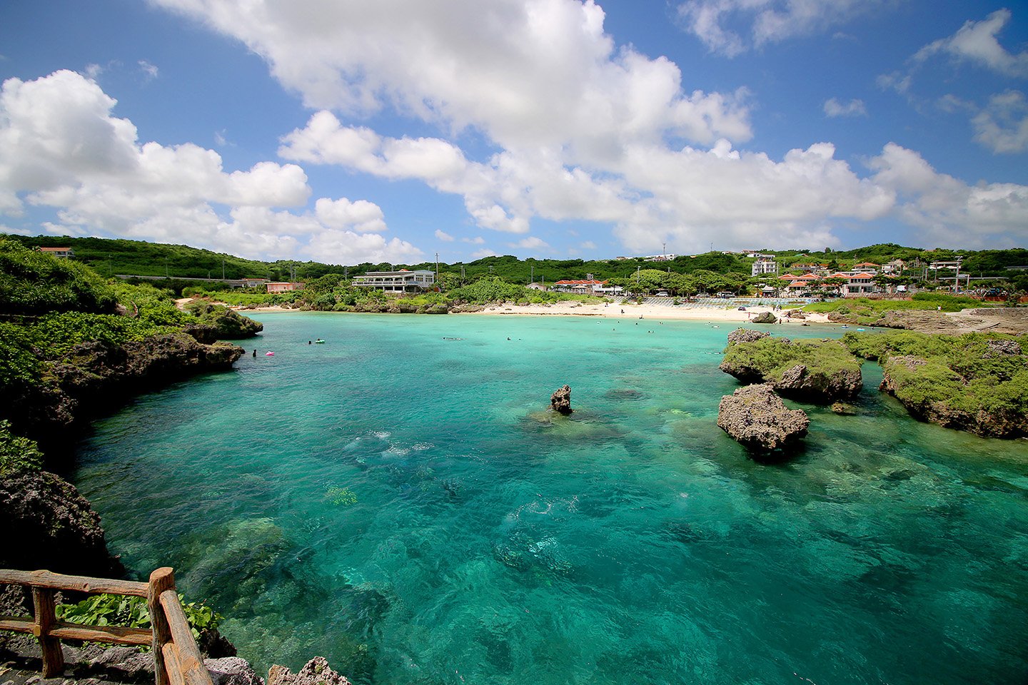 🏞️ 둘러싸인 용수 해양 정원 (인갸 마린 가든) 이미지 3